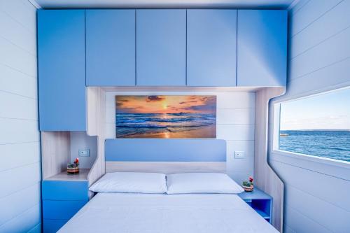 a bedroom on a yacht with a bed and a window at Due Nodi by BarbarHouse in Gallipoli