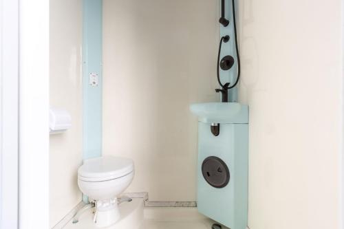 a bathroom with a toilet and a sink at Due Nodi by BarbarHouse in Gallipoli