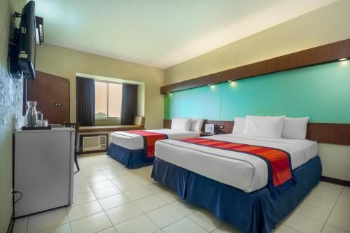 Microtel by Wyndham Eagle Ridgeにあるベッド