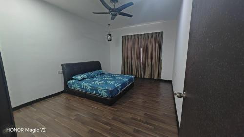 a bedroom with a bed and a ceiling fan at Pearl Regency Super Condominium in Gelugor