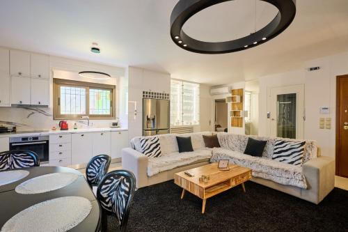 HORIZON Riviera Apartment by Anastassiadis Hospitality