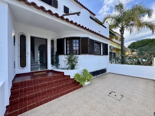 Faro Terrace Villa by Homing