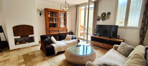House 5p with garden and pool aircon