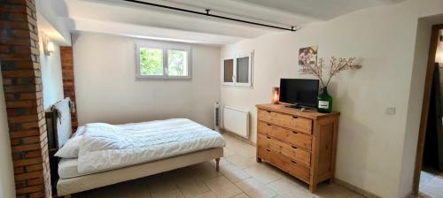 House 5p with garden and pool aircon