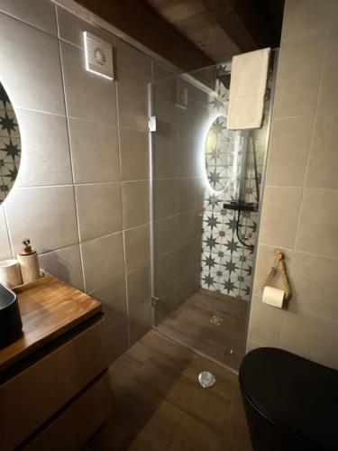 a bathroom with a shower and a sink at Casa Rama D Oliveira in Barrada
