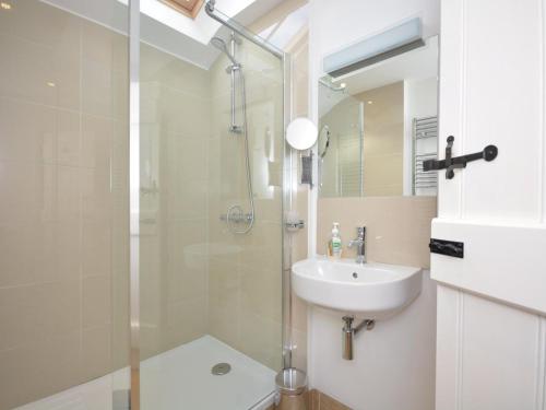 a bathroom with a glass shower and a sink at 2 Bed in Blagdon oc-tforg in Butcombe