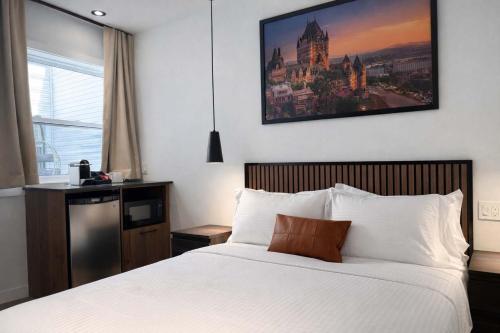 Gallery image of Room with a Queen Bed Downtown Quebec City in Quebec City