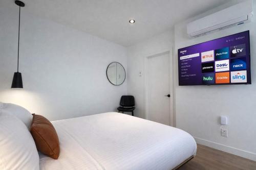 Gallery image of Room with a Queen Bed Downtown Quebec City in Quebec City