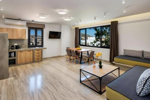 Christianna & George Luxury Hot Tub Apartment