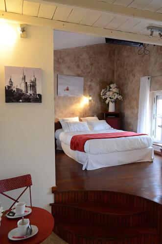a bedroom with a large bed in a room at Bienvenue chez Sylvie in Lyon