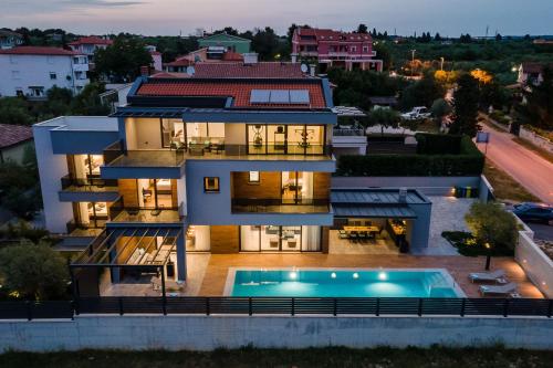 Villa Bellatrix in Fažana with beach front and sea view