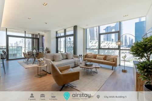 Airstay - Luxury 3BR plus Guest Room - Steps from CocaCola Arena - Monthly Offer Available!
