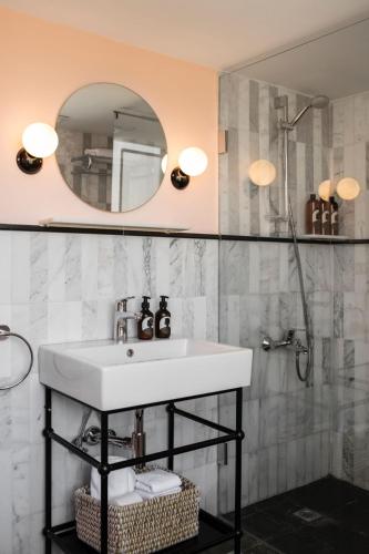a bathroom with a sink and a mirror at Villa Chamoun in Al Wādī