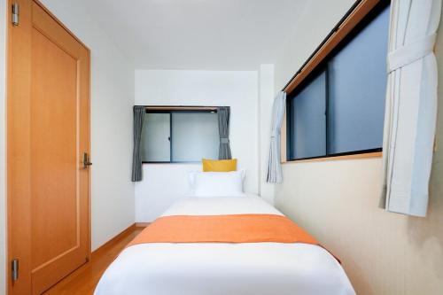 Shiokusa Premier Single-Family Home 2nd and 3rd floors available for private use , within walking distance of Namba, direct access to Kansai Airport, convenient access to USJ and Umeda