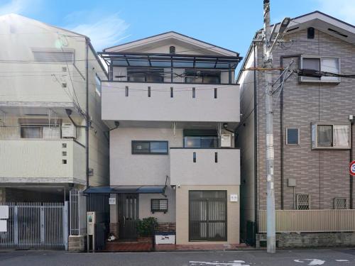 Shiokusa Premier Single-Family Home 2nd and 3rd floors available for private use , within walking distance of Namba, direct access to Kansai Airport, convenient access to USJ and Umeda