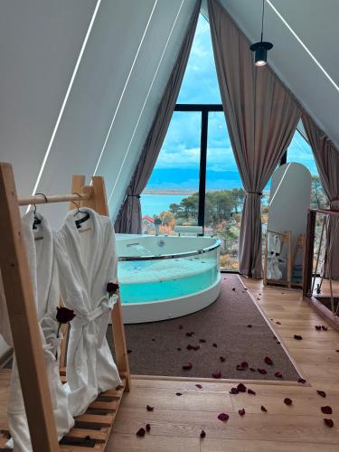 a room with a bath tub in a tent at Lakeside Villas & Jacuzzi Suites in Shirokë