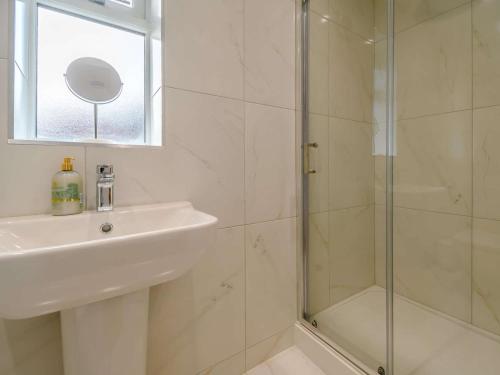a bathroom with a sink and a shower at 2 Bed in Hull oc-89596 in Ryhill