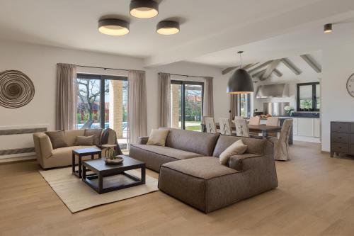 Villa DORA - Summer Escape with Private Pool
