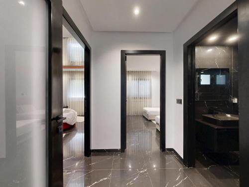 Bany a Seven Floors