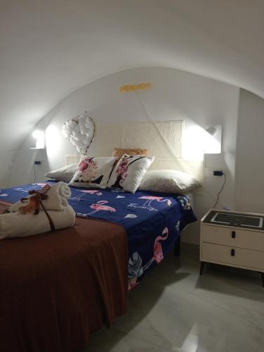 a bedroom with a bed with a heart headboard at Lyon Vischi in Trani
