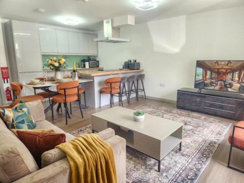 a living room with a couch and a table at Horizon House, Luxury 2-Bedroom Ground floor flat, Parking, WiFi, Netflix in Oxford