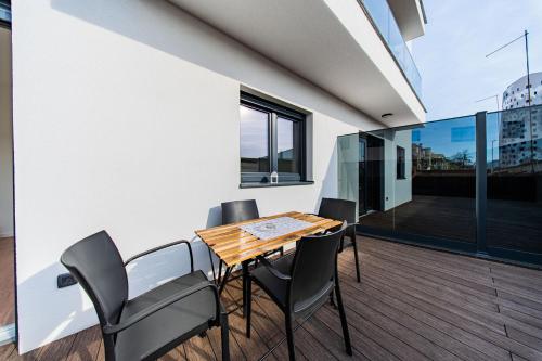 Zagreb 251 & 254 & 255 - Zagreb - Two & Three Bedroom Apartments - New - Parking - Loggia - Flexible Keybox Entry - Monthly Rent - Modern