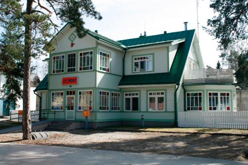 ein Gewächshaus mit Gründach in der Unterkunft Posti Villa in Võsu
