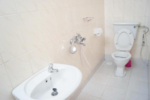 Un baño de Vision Hotel Kampala