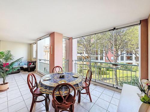 Apartment Les Calanques du Parc-2 by Interhome