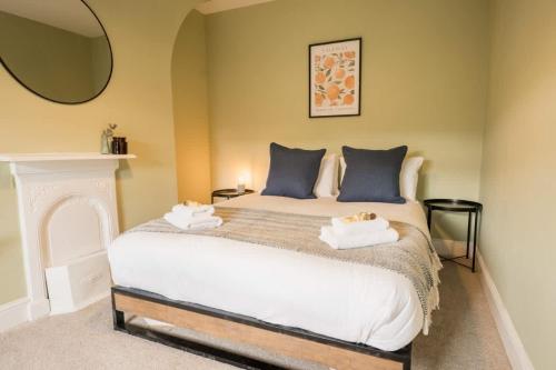 a bedroom with a bed with two towels on it at Stylish 3 bed home in central Chester suburb in Chester