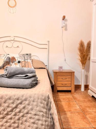 a bedroom with a bed and a wooden dresser at Casa sul mare da Giovanna in La Caletta