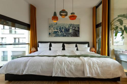 Basel City View Penthouse - Parking AC & Fast WiFi