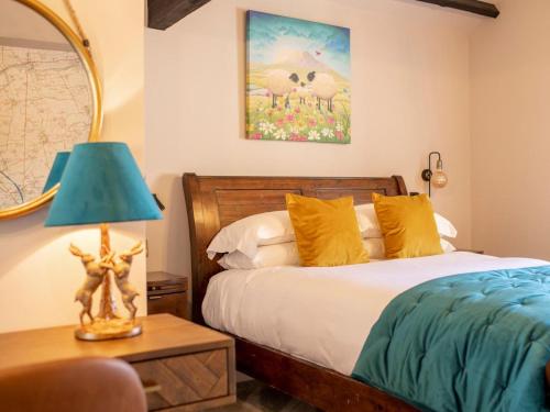 a bedroom with a bed and a table with a lamp at 1 Bed in Richmond oc-88589 in Easby