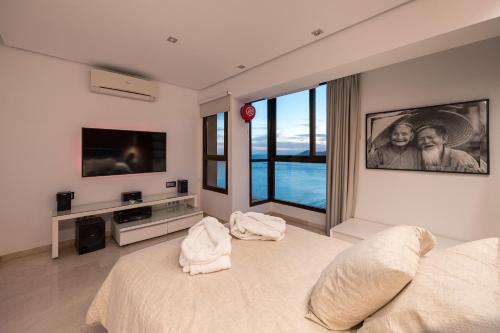 Primera línea Playa Levante Piso 21 Vistas infinitas al mar y montaña