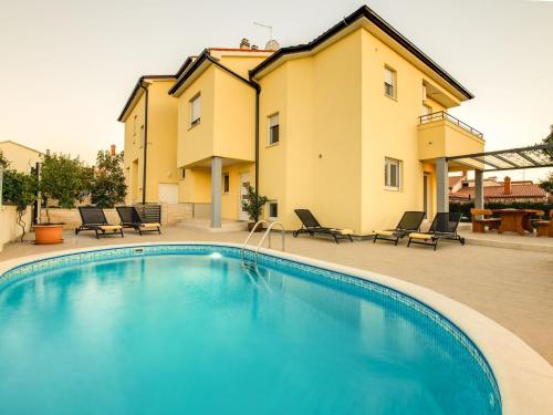Holiday Home Villa Cera für 8 Personen in Pula by Interhome