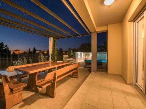 Holiday Home Villa Cera für 8 Personen in Pula by Interhome