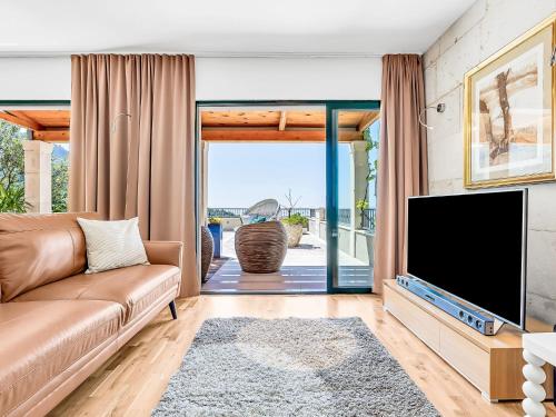Holiday Home Villa Rita mit Blick auf das Wasser by Interhome