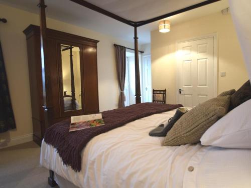 a bedroom with a large bed with a wooden frame at 1 Bed in Newcastle Upon Tyne oc-49414 in Rochester
