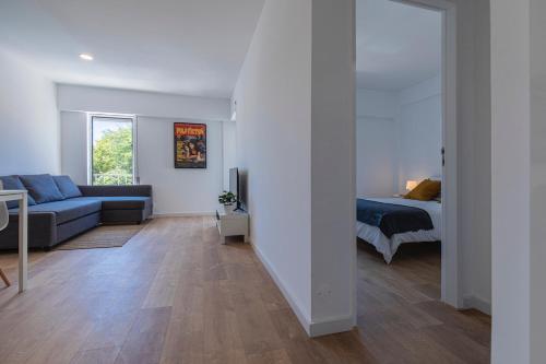 a living room with a couch and a bed at Carcavelos Village I by Staycalm in Carcavelos