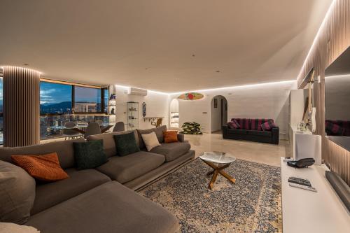 Primera línea Playa Levante Piso 21 Vistas infinitas al mar y montaña