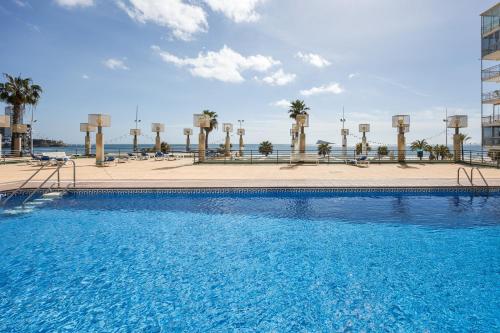 Primera línea Playa Levante Piso 21 Vistas infinitas al mar y montaña