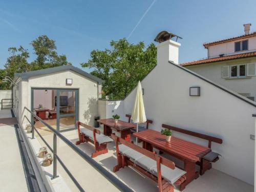 Apartment Wohnung in Pjescana Uvala mit Großer Terrasse by Interhome
