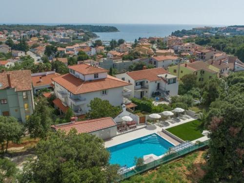 Apartment Wohnung in Pjescana Uvala mit Großer Terrasse by Interhome
