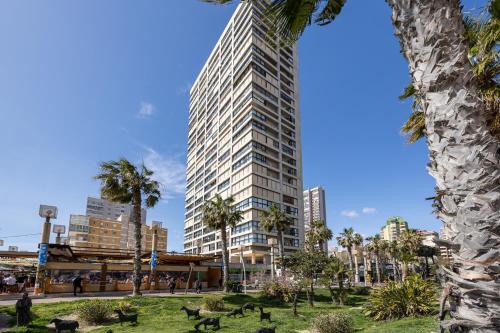 Primera línea Playa Levante Piso 21 Vistas infinitas al mar y montaña