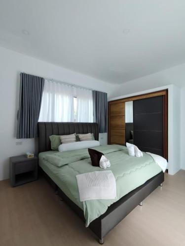 a large bedroom with a large bed with a large headboard at Harmony Villa in Wok Tum
