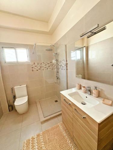 a bathroom with a shower and a toilet and a sink at Residence ocean view in Ngor