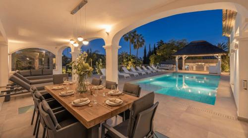 VACATION MARBELLA I Villa Promise, Private Hot Tub, Turquoise Pool, Sauna, Turkish Bath, GYM, Close to Golfs