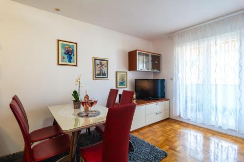 Apartment Harmony - Balcony and Free Secure Garage
