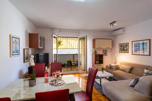 Apartment Harmony - Balcony and Free Secure Garage