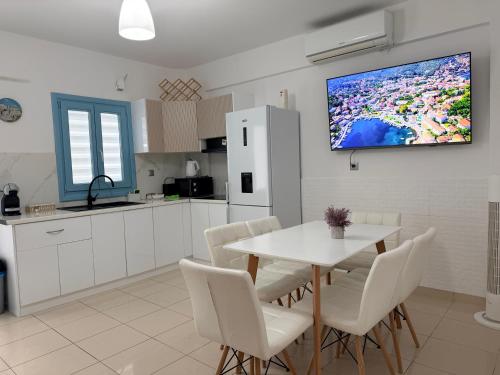 Almond Deluxe Home - Fira Center